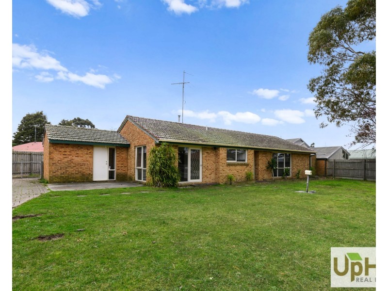 12 Harness Place, Pakenham VIC 3810