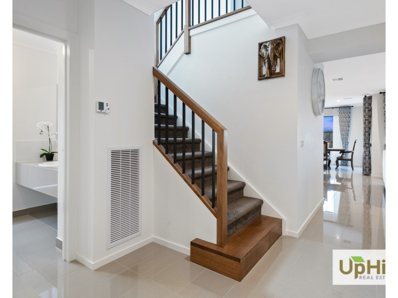 42 Vielo Circuit, Clyde North VIC 3978