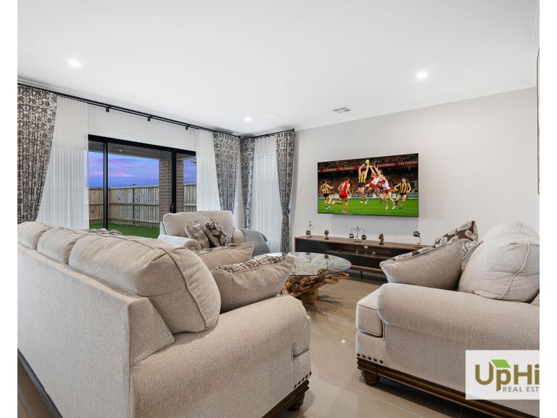 42 Vielo Circuit, Clyde North VIC 3978