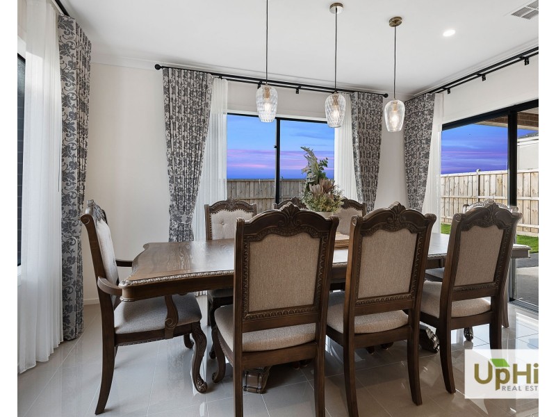 42 Vielo Circuit, Clyde North VIC 3978