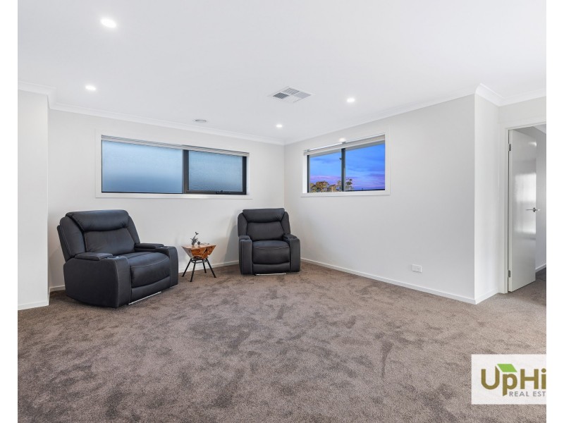 42 Vielo Circuit, Clyde North VIC 3978