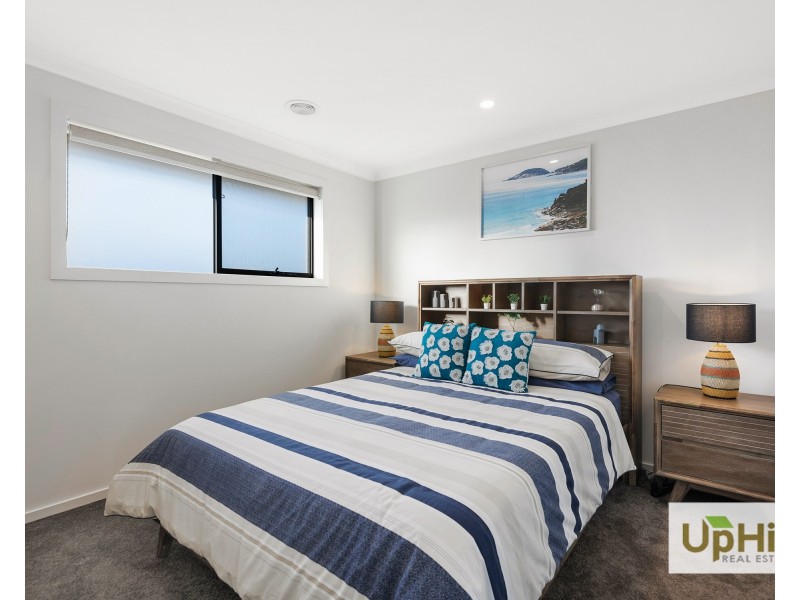 42 Vielo Circuit, Clyde North VIC 3978