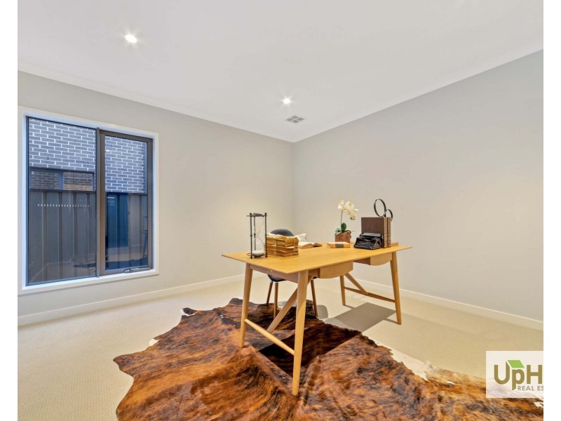 76 Yaralla circuit, Clyde VIC 3978