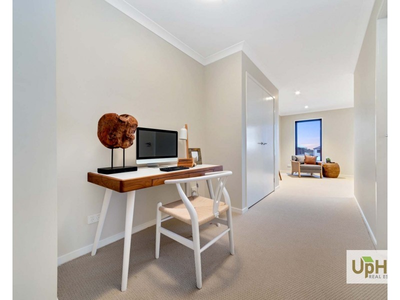 76 Yaralla circuit, Clyde VIC 3978