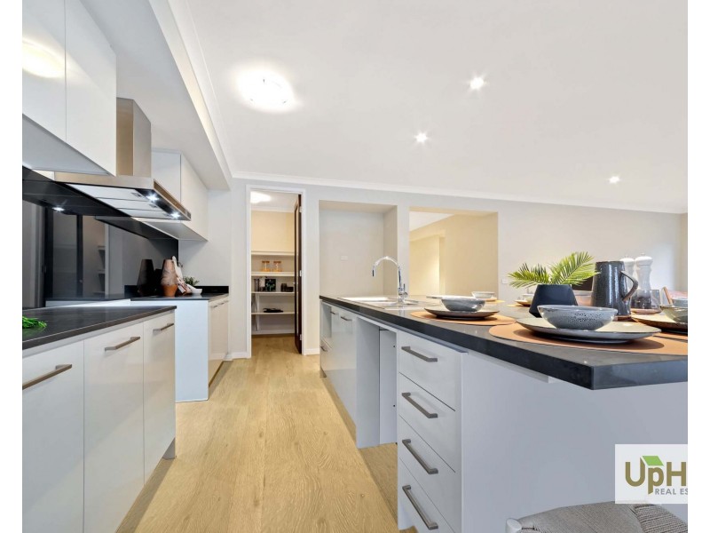 76 Yaralla circuit, Clyde VIC 3978