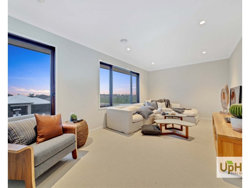 76 Yaralla circuit, Clyde VIC 3978