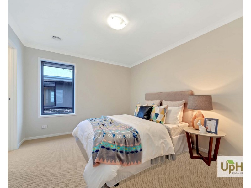 76 Yaralla circuit, Clyde VIC 3978