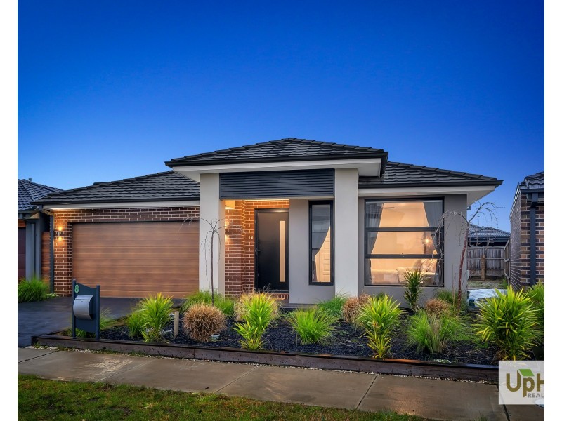 8 Clovis Ave, Clyde North VIC 3978
