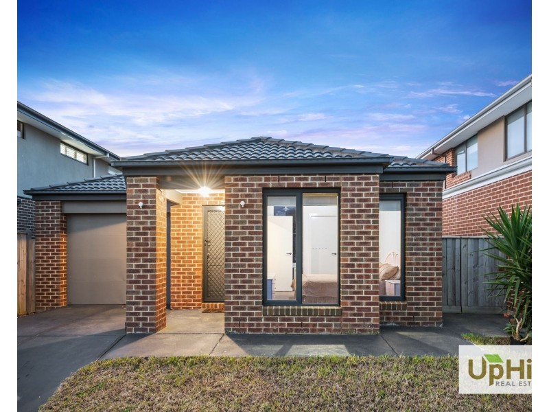 6 Fernlea Street, Clyde North VIC 3978