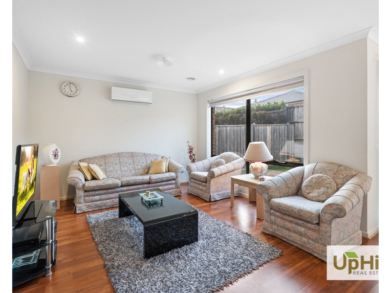 6 Fernlea Street, Clyde North VIC 3978