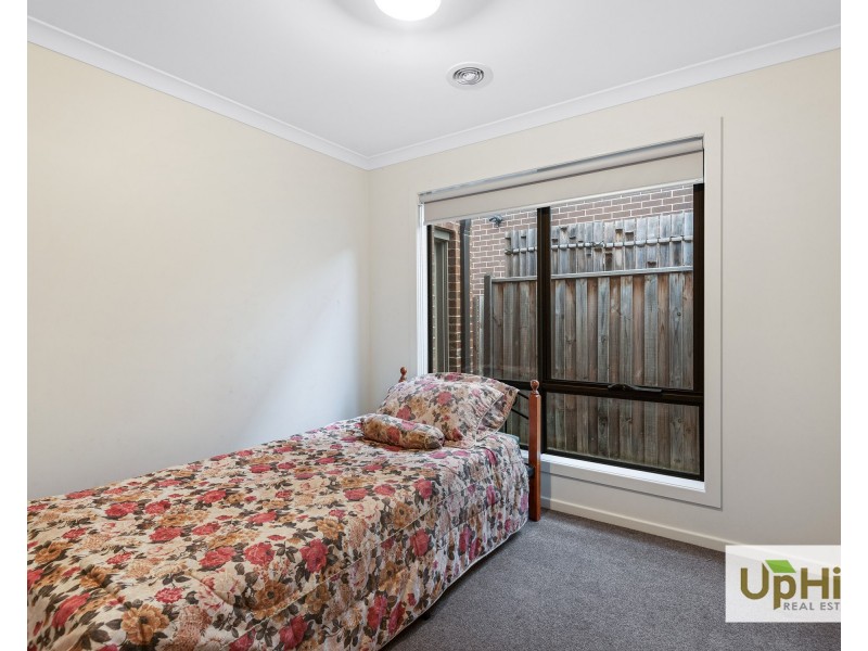 6 Fernlea Street, Clyde North VIC 3978