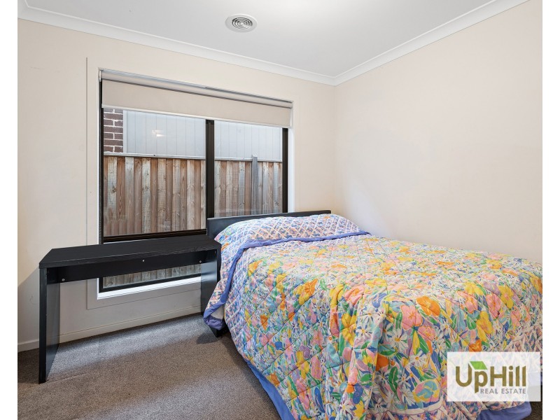 6 Fernlea Street, Clyde North VIC 3978