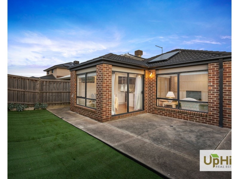 6 Fernlea Street, Clyde North VIC 3978