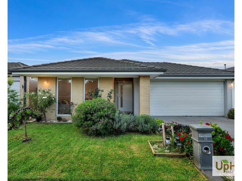 15 Scullin Street, Cranbourne East VIC 3977