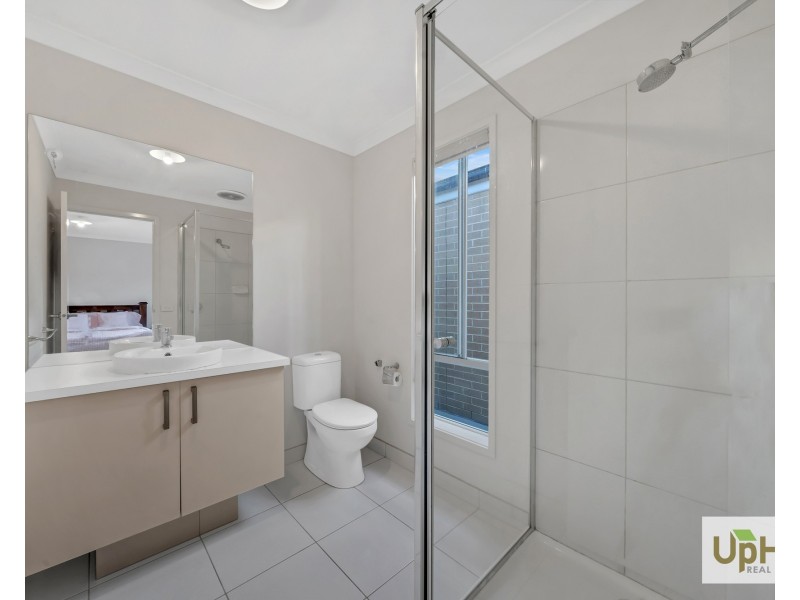 15 Scullin Street, Cranbourne East VIC 3977