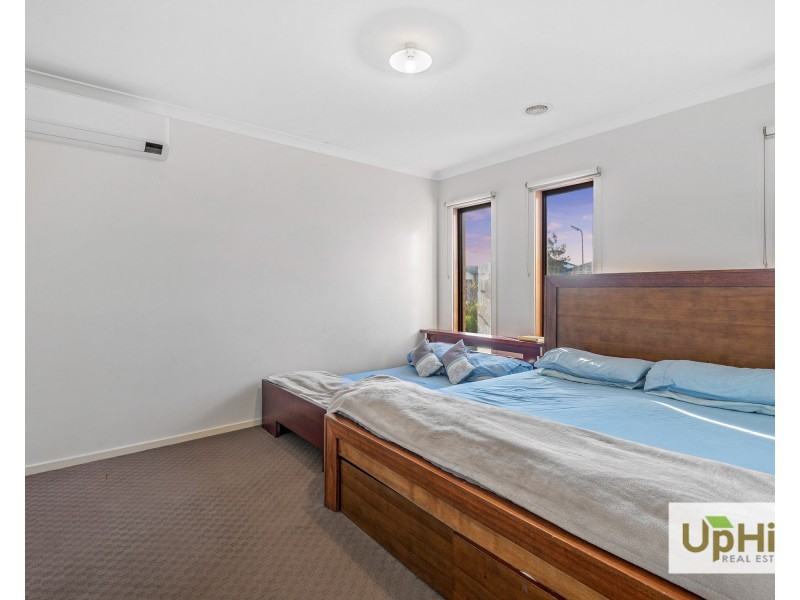 15 Jutland Close, Clyde North VIC 3978