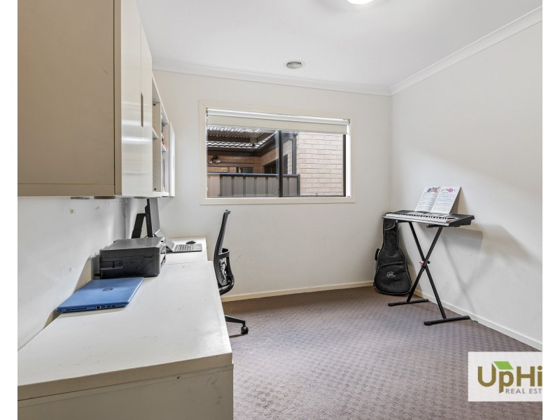 15 Jutland Close, Clyde North VIC 3978