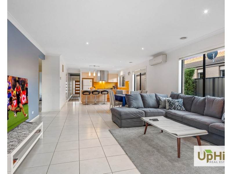 15 Jutland Close, Clyde North VIC 3978