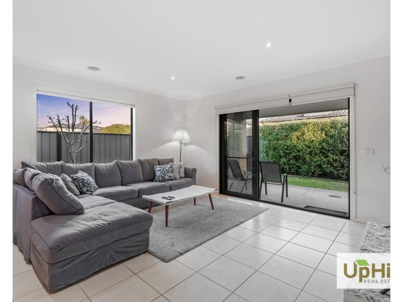15 Jutland Close, Clyde North VIC 3978