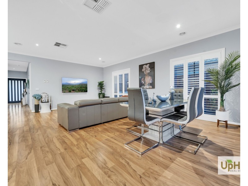 27 Fairweather Parade, Officer VIC 3809