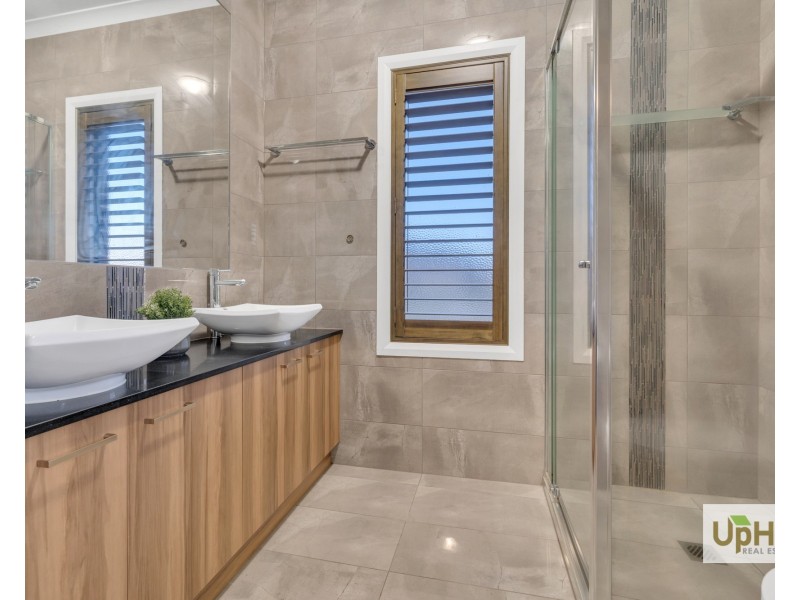 27 Fairweather Parade, Officer VIC 3809