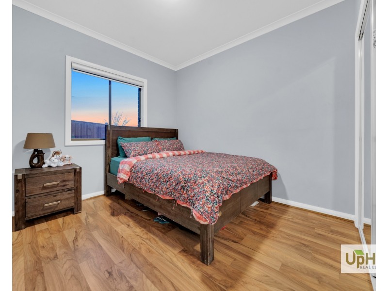 27 Fairweather Parade, Officer VIC 3809