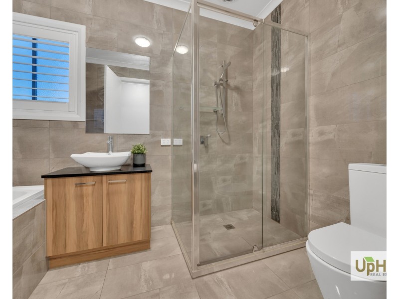 27 Fairweather Parade, Officer VIC 3809