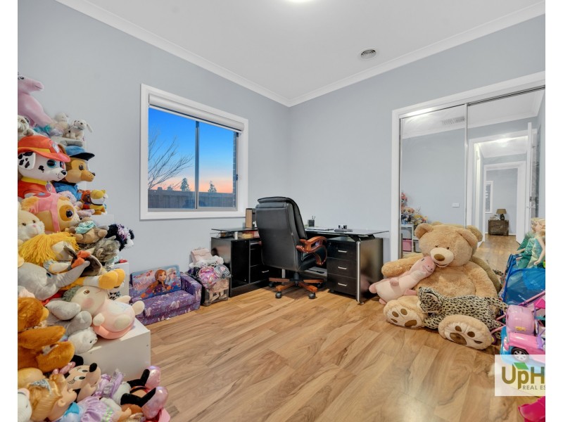 27 Fairweather Parade, Officer VIC 3809