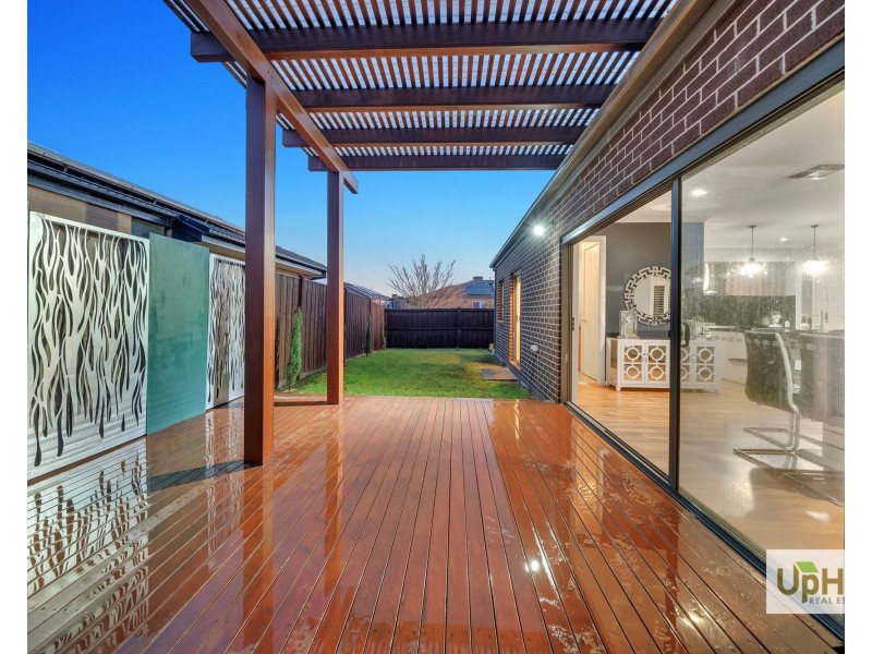 27 Fairweather Parade, Officer VIC 3809