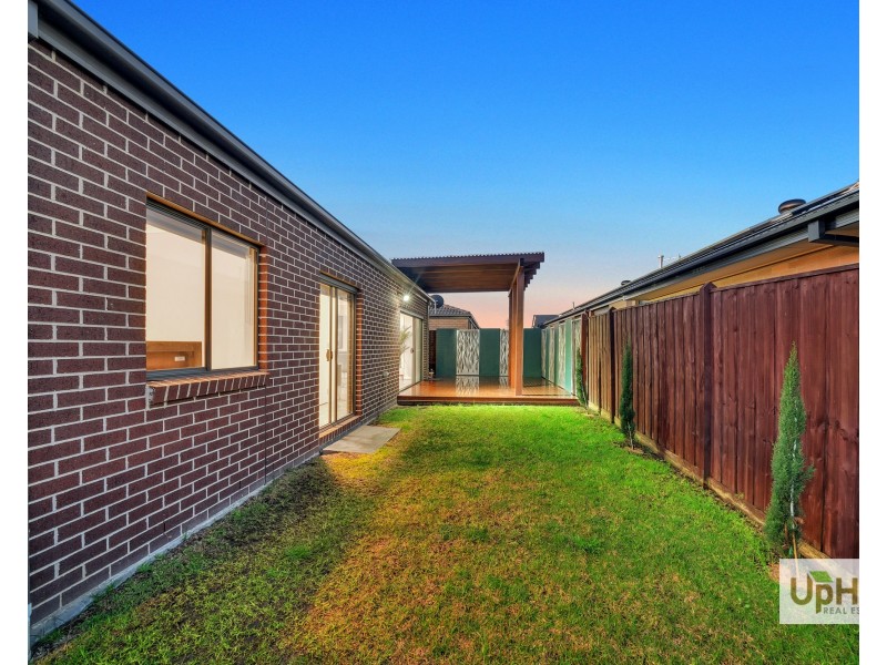 27 Fairweather Parade, Officer VIC 3809