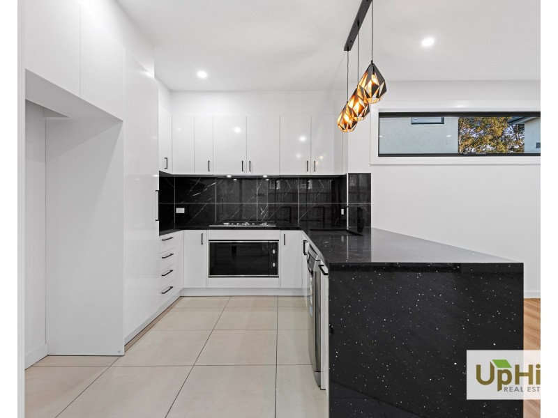 2/35 Manuka Road, Berwick VIC 3806