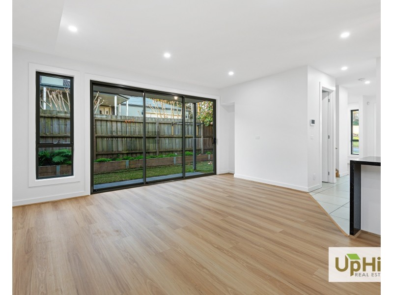 2/35 Manuka Road, Berwick VIC 3806