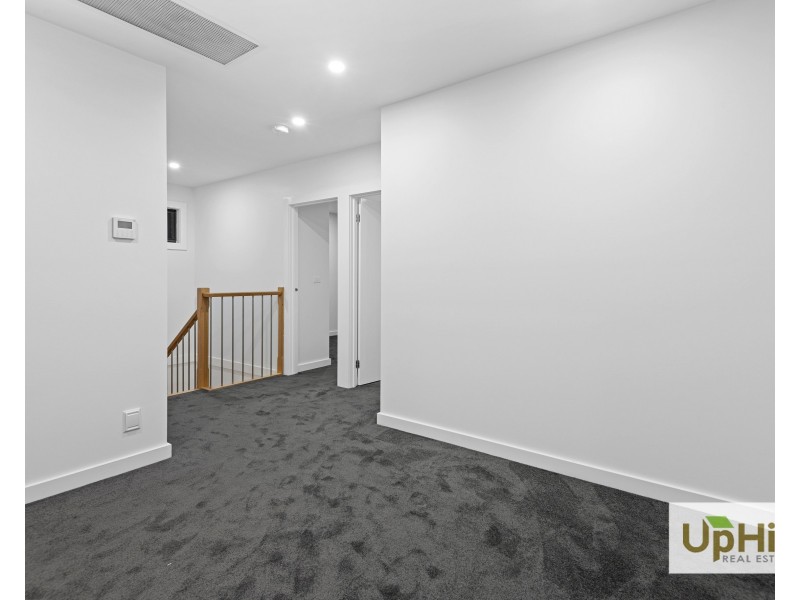 2/35 Manuka Road, Berwick VIC 3806