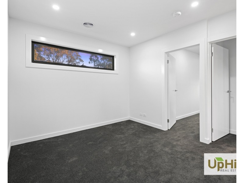 2/35 Manuka Road, Berwick VIC 3806