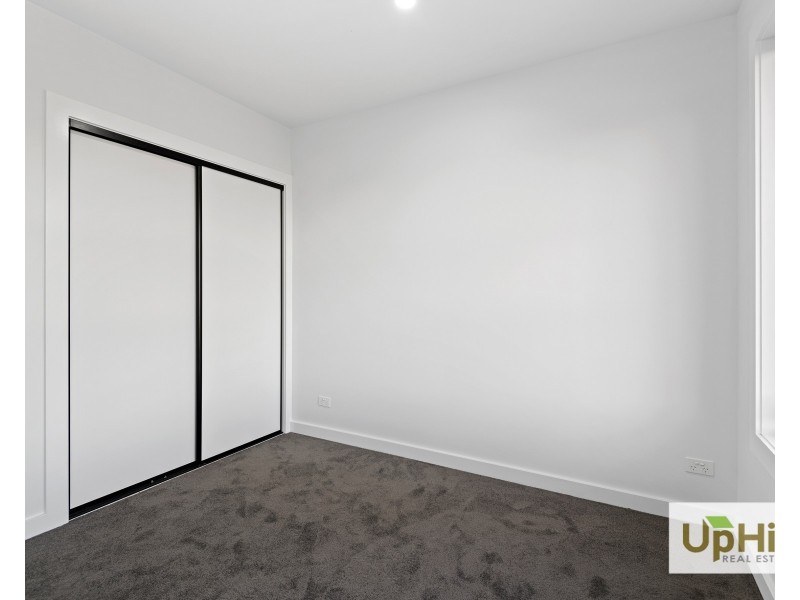 2/35 Manuka Road, Berwick VIC 3806