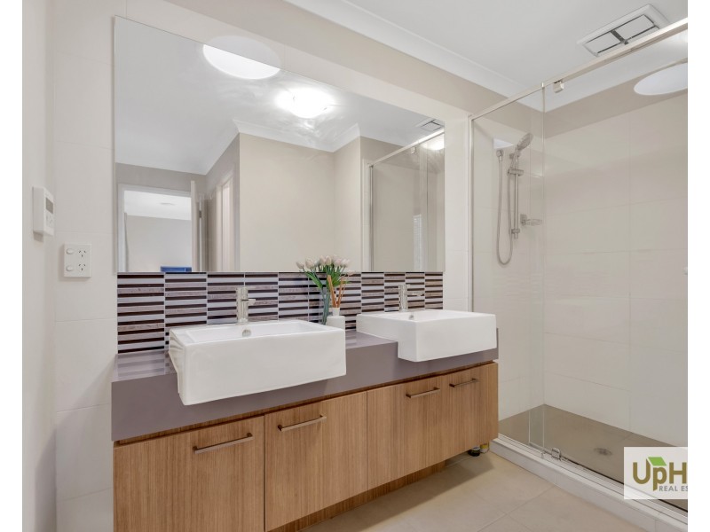 16 Selandra Boulevard, Clyde North VIC 3978