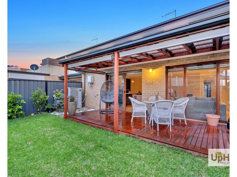 16 Selandra Boulevard, Clyde North VIC 3978