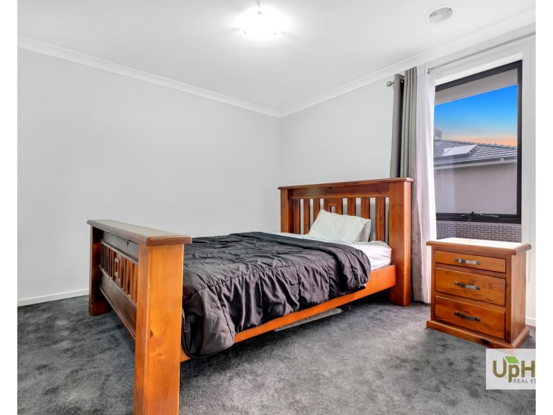 19 Merribrook Boulevard, Clyde VIC 3978