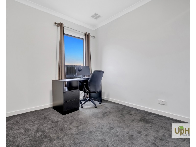 19 Merribrook Boulevard, Clyde VIC 3978