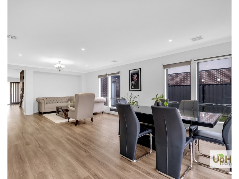 19 Merribrook Boulevard, Clyde VIC 3978