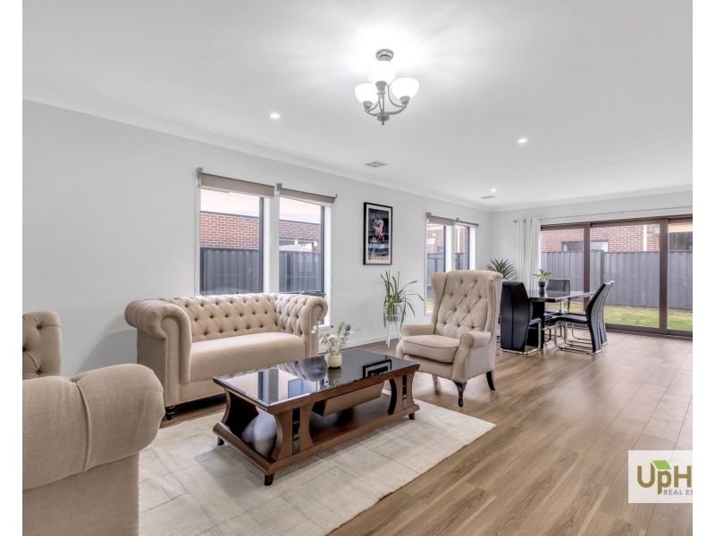 19 Merribrook Boulevard, Clyde VIC 3978