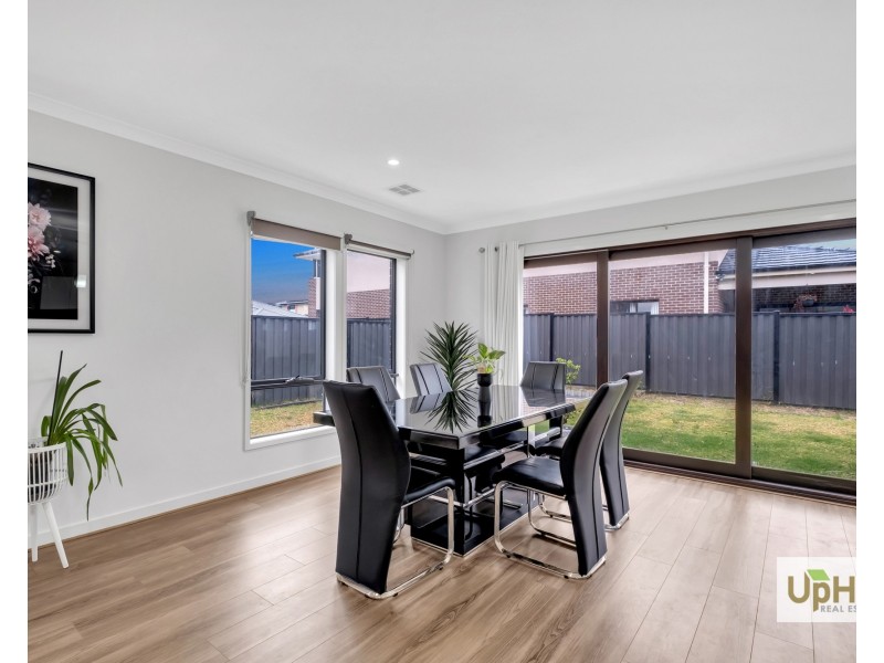 19 Merribrook Boulevard, Clyde VIC 3978