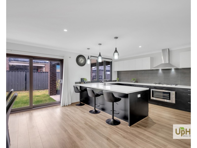 19 Merribrook Boulevard, Clyde VIC 3978