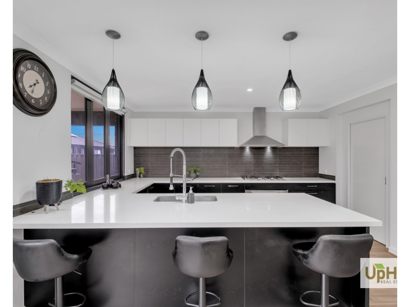 19 Merribrook Boulevard, Clyde VIC 3978