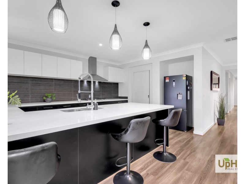 19 Merribrook Boulevard, Clyde VIC 3978