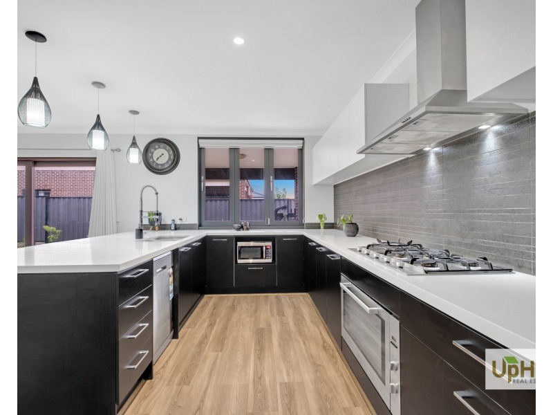 19 Merribrook Boulevard, Clyde VIC 3978