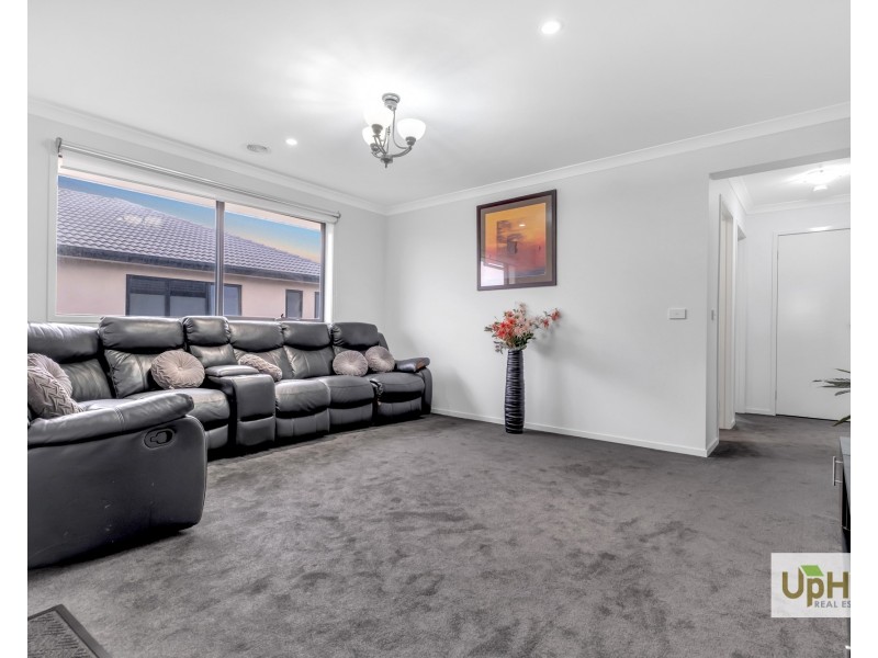 19 Merribrook Boulevard, Clyde VIC 3978