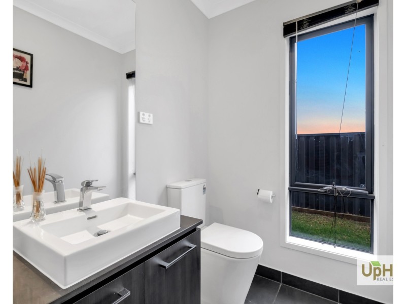 19 Merribrook Boulevard, Clyde VIC 3978