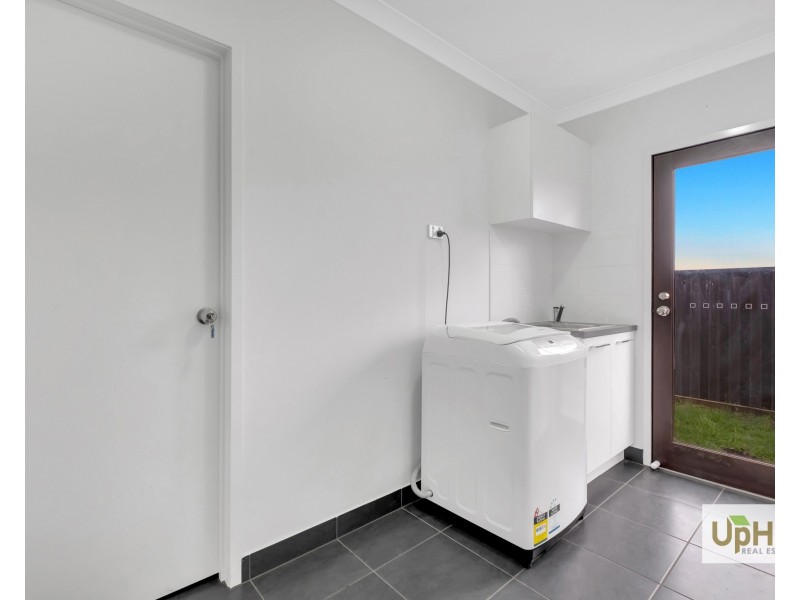 19 Merribrook Boulevard, Clyde VIC 3978
