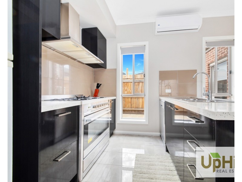 6 The Oaks Avenue, Pakenham VIC 3810